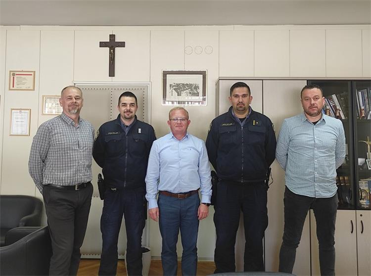Slika \PU_V\vijesti\2022\Prijem za policajce - spašavanje HE Varaždin\IMG-db9184c34ad8de9e9f871d7d7df42527-V.jpg